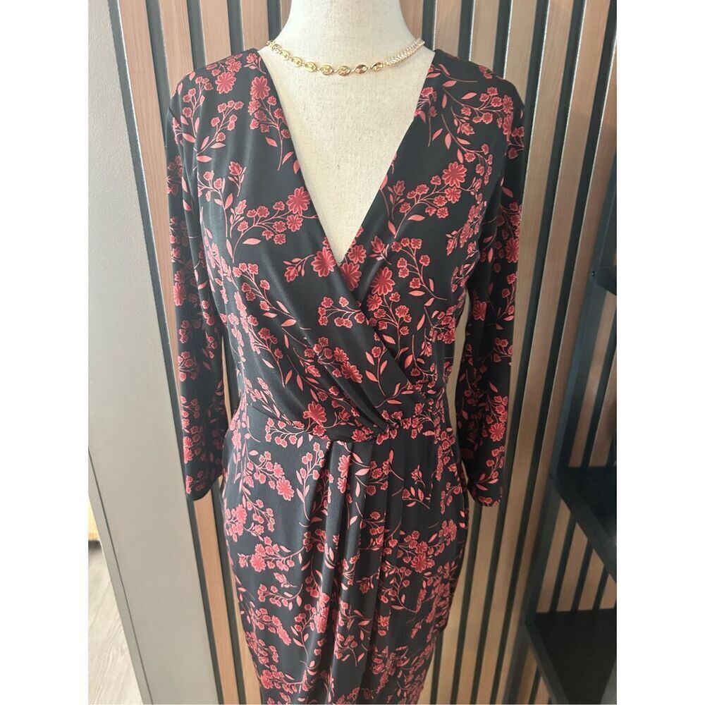 Tahari Women’s black and red floral dress size 6 work attire classy dress